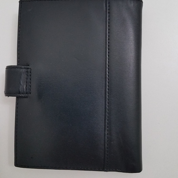 $6 Sumdex Leather Bi-Fold Wallet - Picture 3 of 6